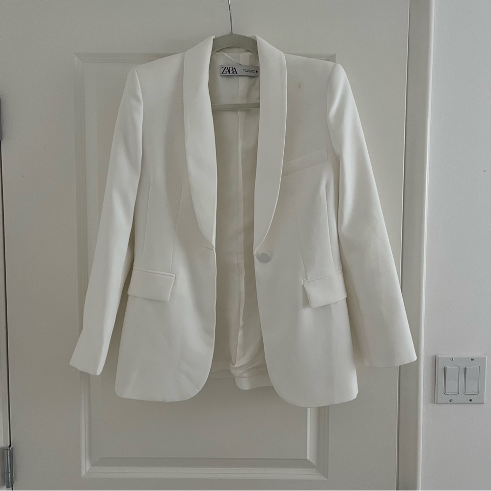 Zara White Blazer Gem